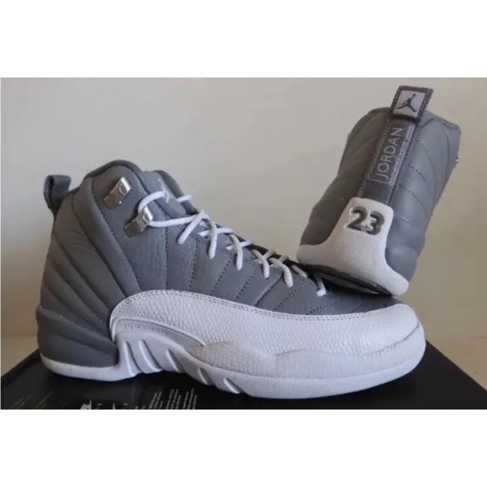 Nike air Jordan 12 stealth size 5.5Y / 7 women’s